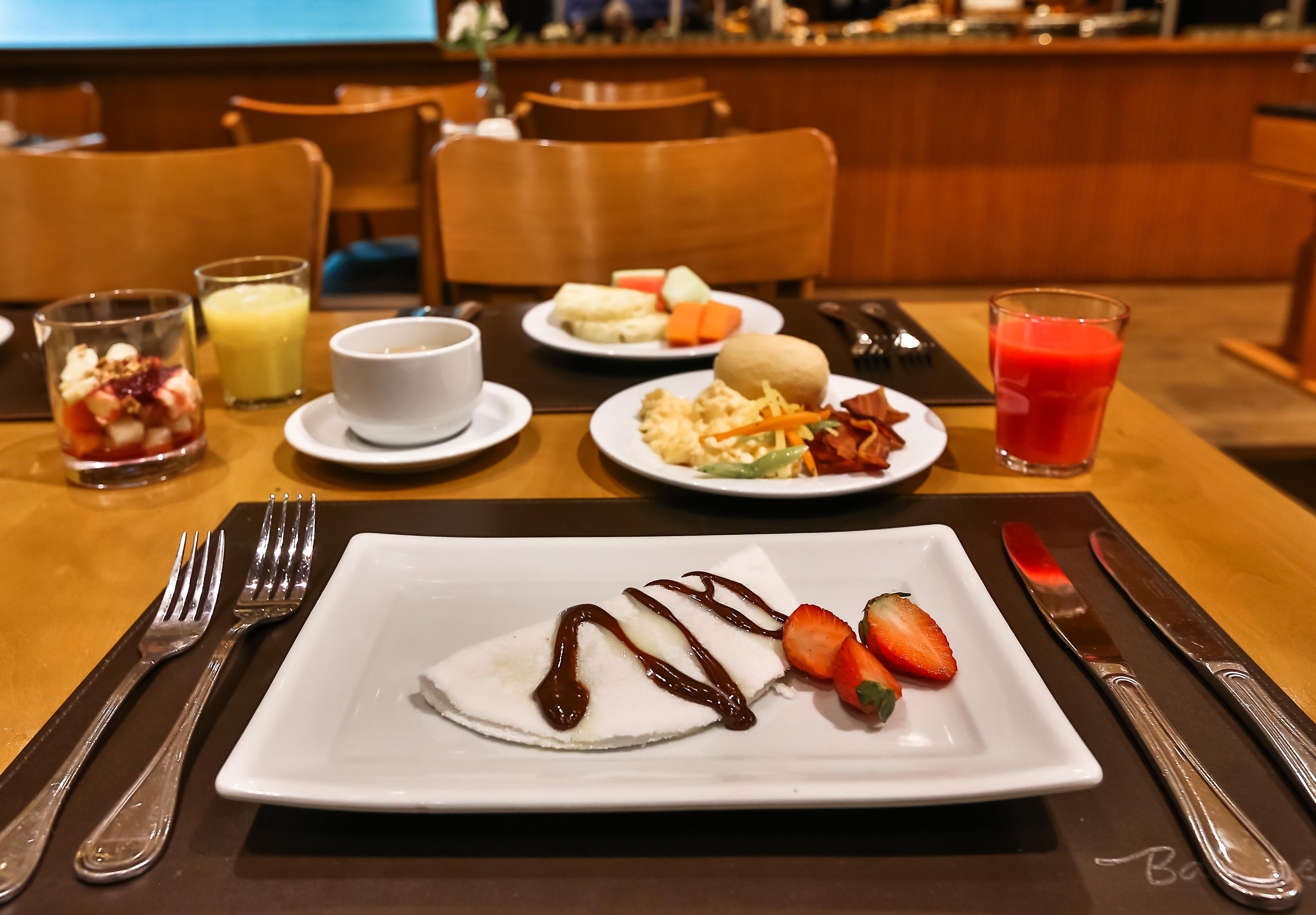 Radisson Blu Sao Paulo Hotel Exterior photo A breakfast at the airport